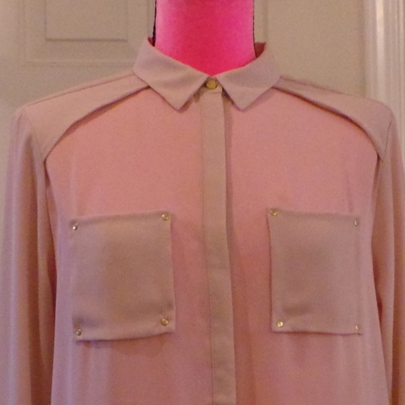 New H&M light pink shirt w/faux pockets - Picture 4 of 9